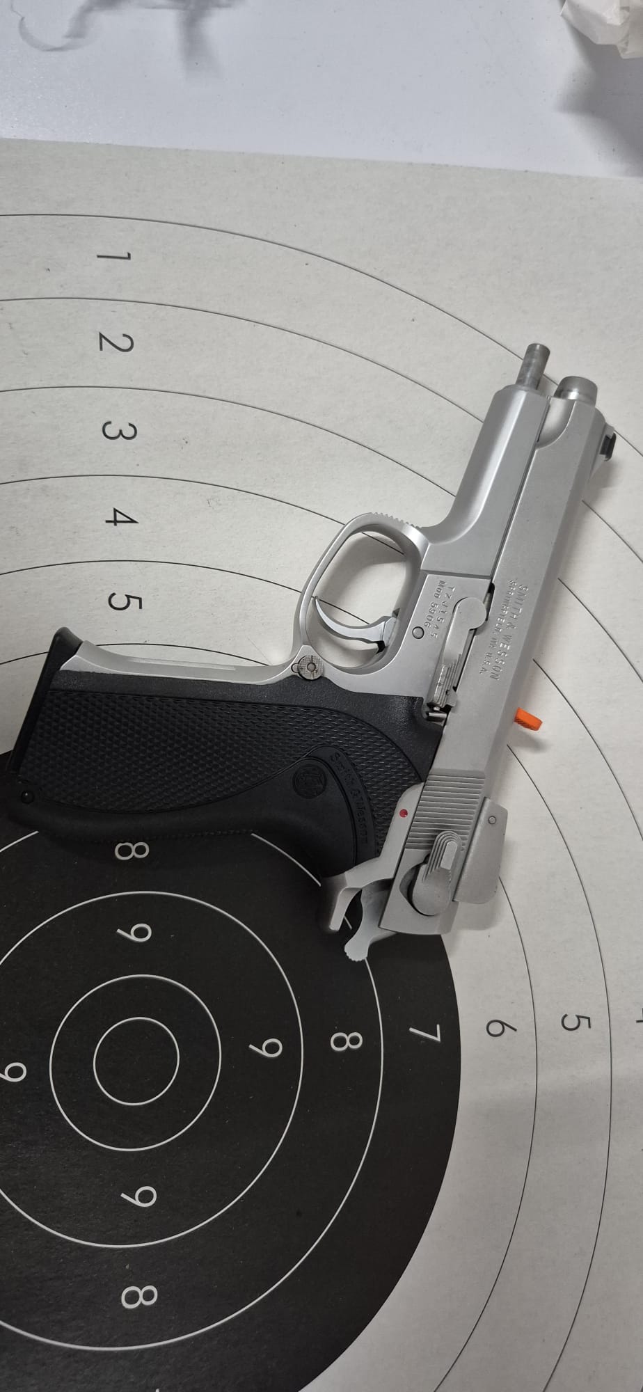 Pistola Smith and wesson 5906