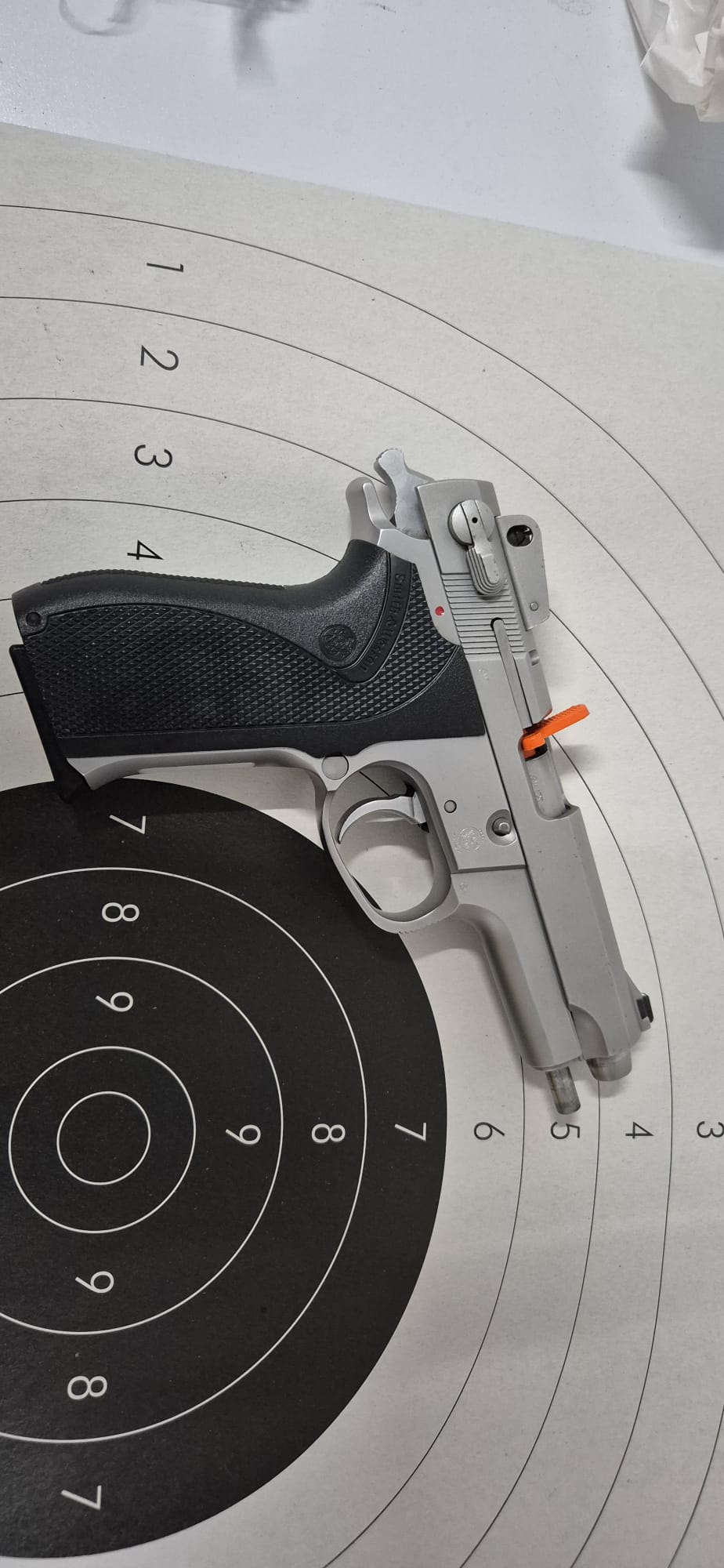 Pistola Smith and wesson 5906